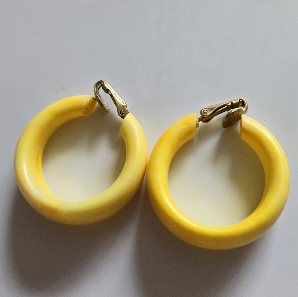 Vintage Bakelite Butterscotch Tone Hoop/Clip On Earrings
